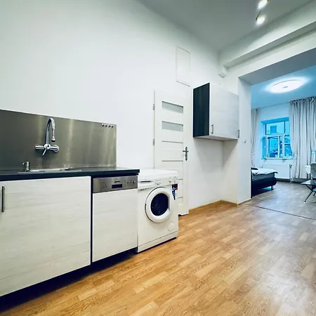 2-bedroom Steps From Area