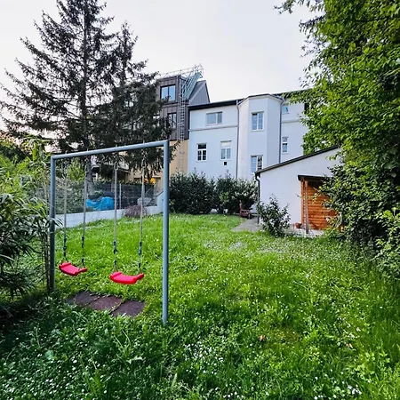 Lejlighed 2-bedroom Steps From Area