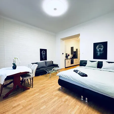 Lovely 2br For 5p Peaceful & Apartment *