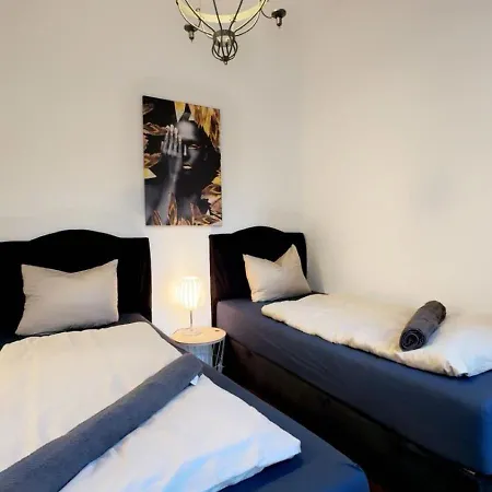 Appartement 2-bedroom Steps From Area