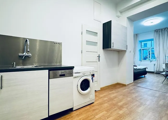 2-bedroom Steps From Area