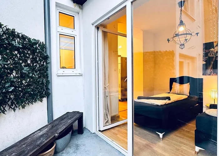 2-bedroom Steps From Area Lejlighed *