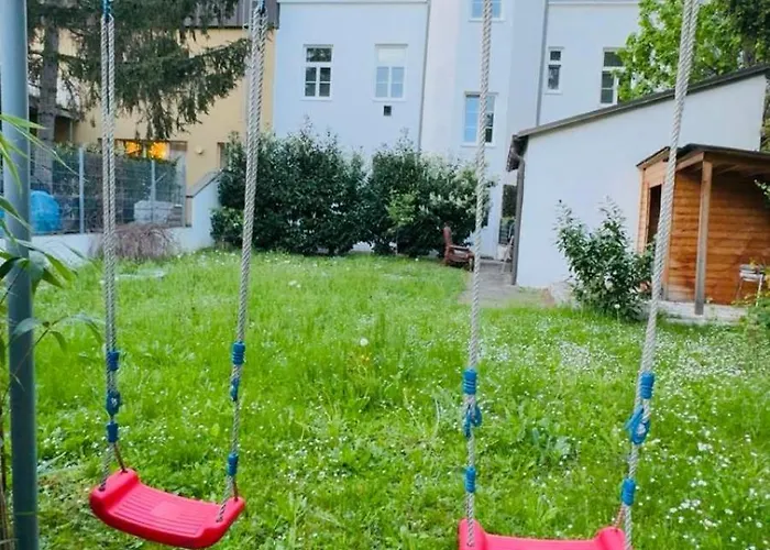 2-bedroom Steps From Area *