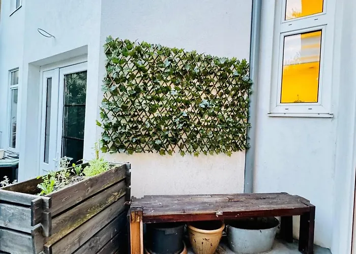 Lejlighed 2-bedroom Steps From Area