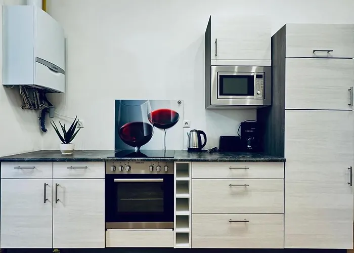 2-bedroom Steps From Area Lejlighed *