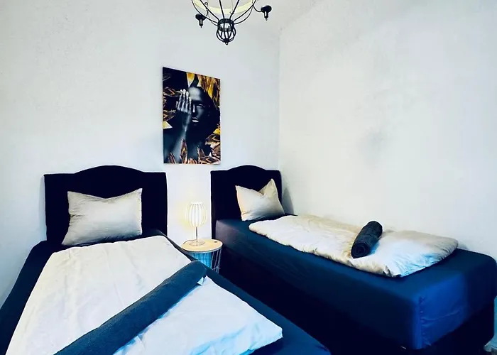 2-bedroom Steps From Area Lejlighed *