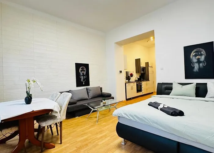 Lejlighed 2-bedroom Steps From Area *