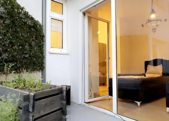 Lejlighed 2-bedroom Steps From Area *