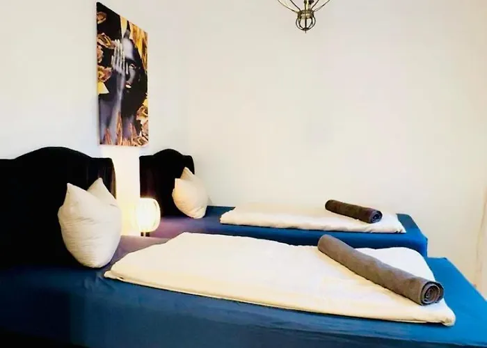 2-bedroom Steps From Area