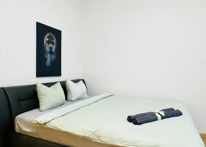 2-bedroom Steps From Area Lejlighed *