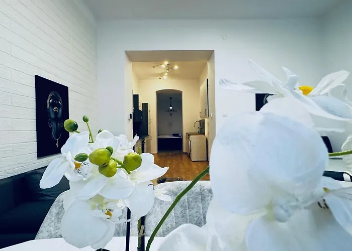 Apartman 2-bedroom Steps From Area *